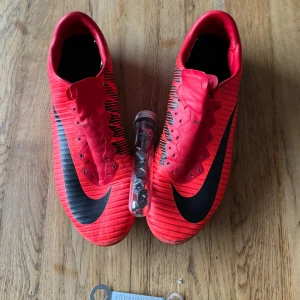 Nike mercurial vapor XI elite sg - Can go down to €110 +/- 1250 SEK. First one to come gets it. Gone = gone!