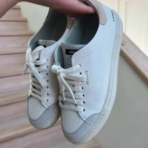  Axel Arigato - Axel arigato sneakers kom privat för fler bilder de är lite smutsiga men ingen som påverkar skon 