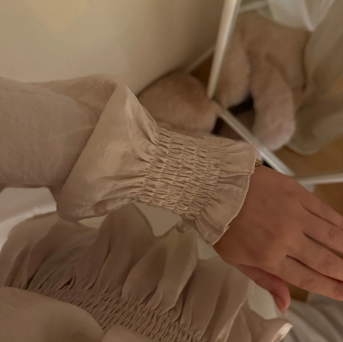 Beige/champange omlottblus från Dahrlinq - 3