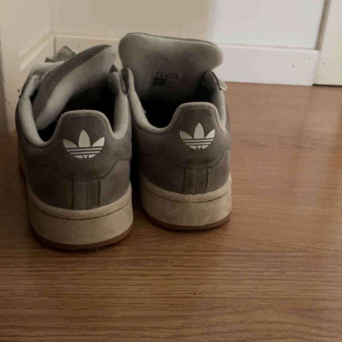 Grå Adidas Campus sneakers  - 3