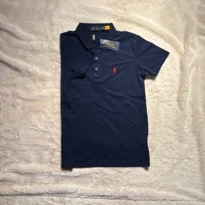 Ralph lauren tröja - Nyskick med prislapp. Storlek S passar S. Hör av dig vid frågor!