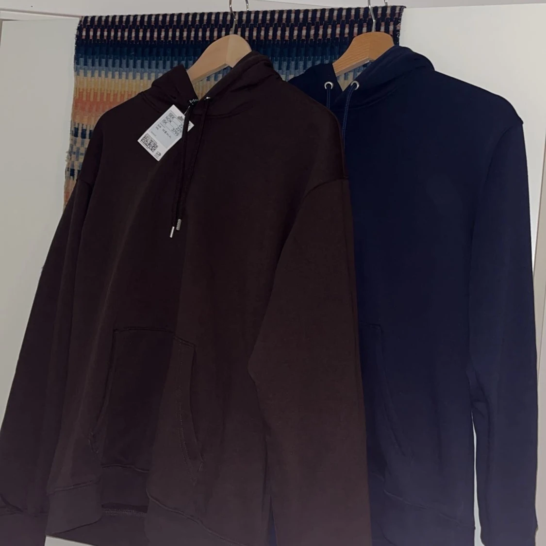 Brun och marin blå  hoodie med huva och ficka