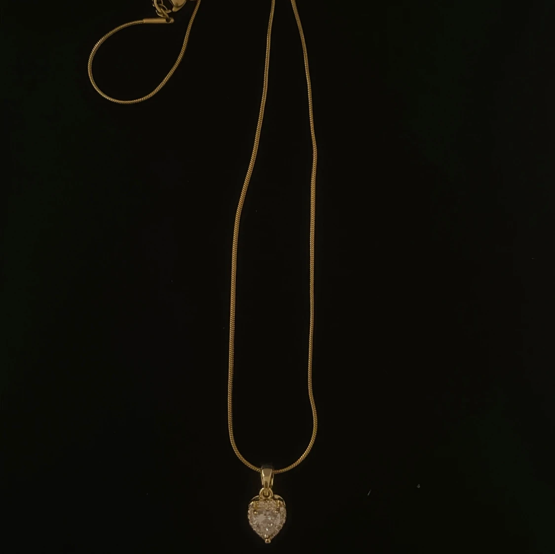 Guldhalsband med hjärtformad berlock - 1