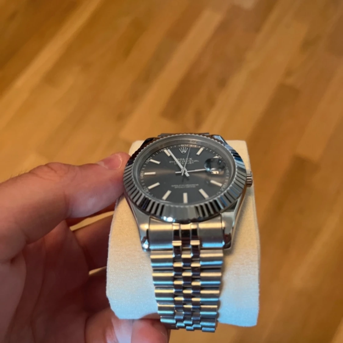 Trendig grå klocka - 2