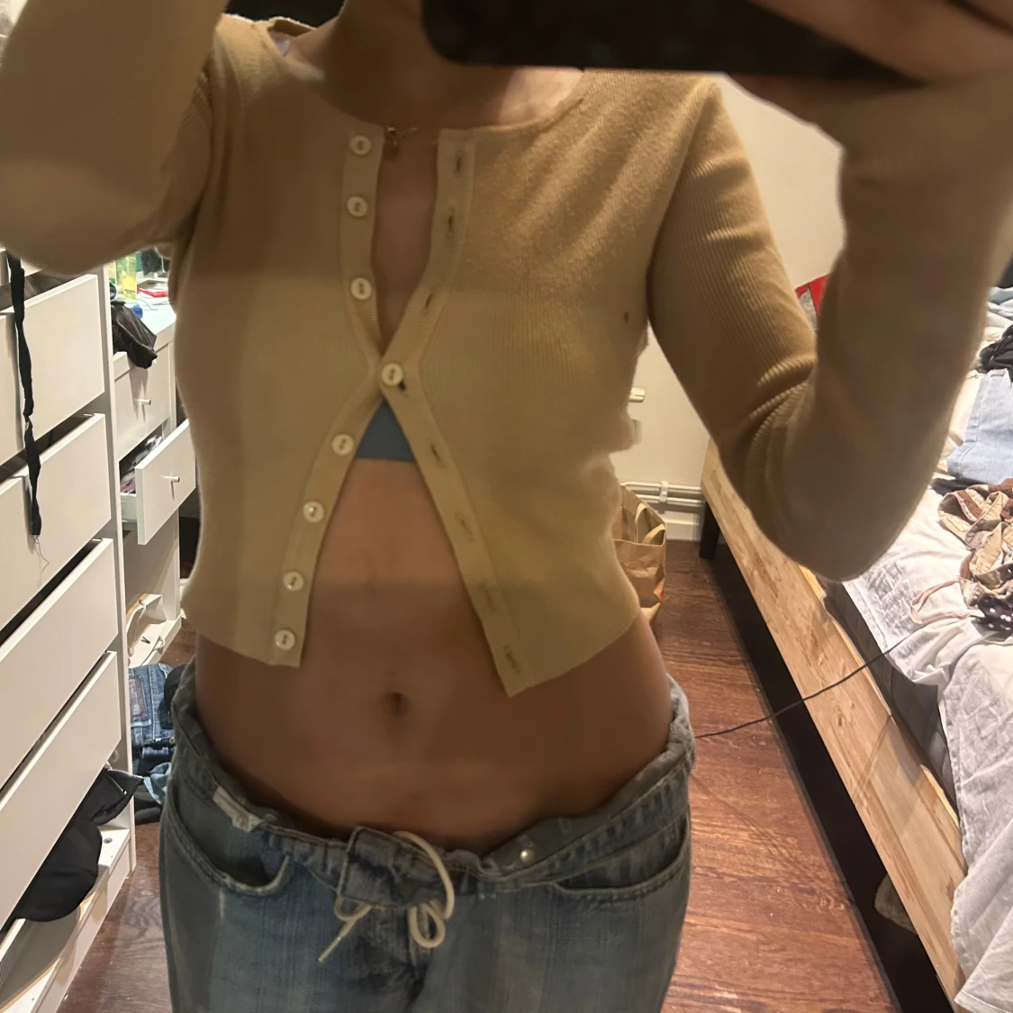 Beige croppad cardigan med knappar