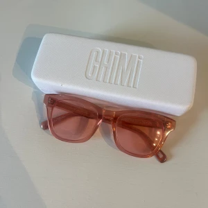 Rosa solglasögon från CHIMI - Så snygga glasögon från chimi i väldigt bra skick!