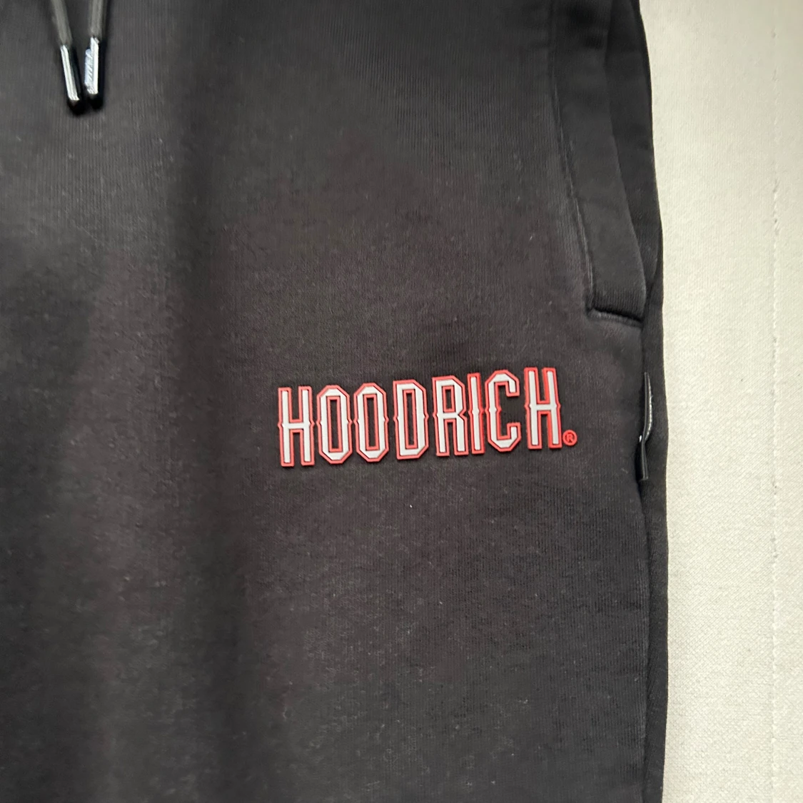 Svart HOODRICH sett - 4