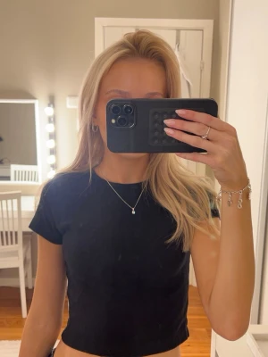 T-shirt - En t-shirt från h&m, i storlek S.