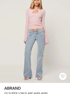 abrand jeans  - säljer abrands 00 super low flare jeans i modell tall 💕aldrig använda 