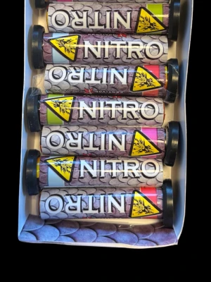 Fyverkerier  - Säljer en låda med 8 airbombs i. Pris kan diskuteras 