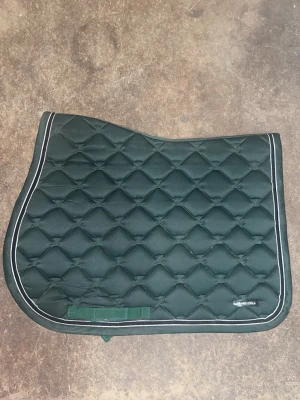 Schabrak - Schabrak från Lami-Cell storlek FULL, snyggt och ligger fint på hästen