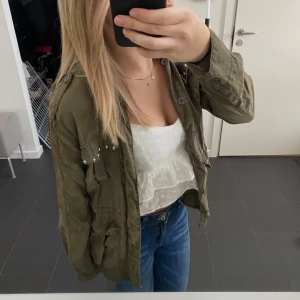 Vårjacka - Vårjacka med nitar!! 