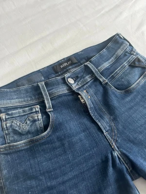 Replay jeans  - Replay anbass jeans - Slim fitt passform - storlek w29/31L - Nypris 1800kr - skriv vid frågor och funderingar!🕺