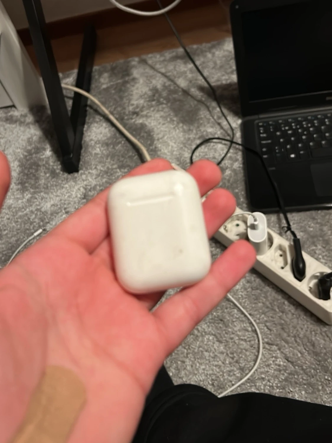 Apple AirPods (2nd Generation) - 1