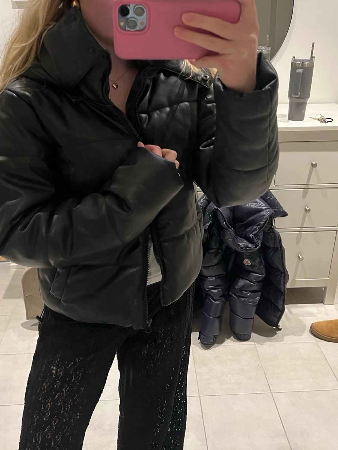 Svart pufferjacka i skinnimitation - 3
