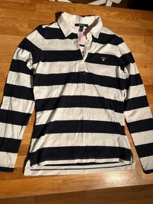 Gant tröja - Schysst tröja från gant i storlek xs. Bra skick, använd med omsorg.