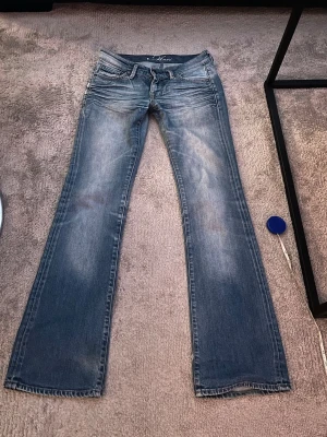 Vintage low waist jeans blåa - Supersnygga blåa jeans som tyvärr inte kommer till användning längre. 