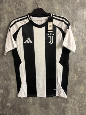 Juventus hemmatröja - Small - Helt ny storlek S