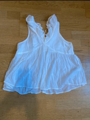 Söt vit blus - Jättefin vit blus från Gina Young 