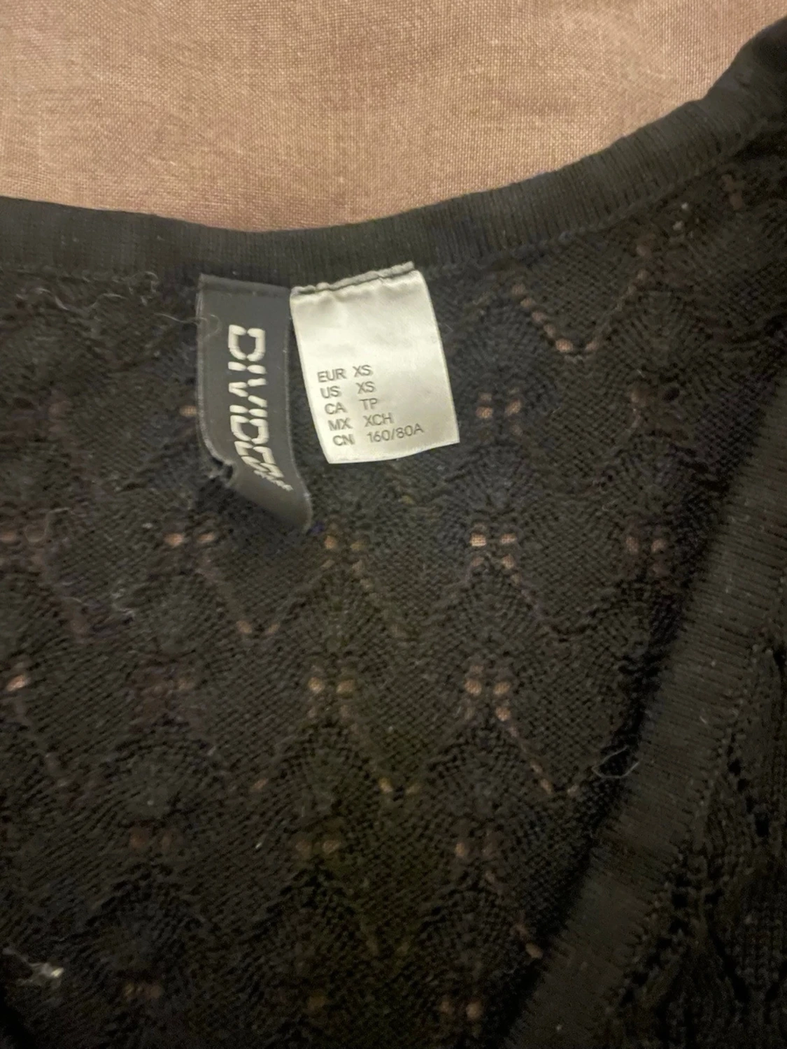 Svart kortärmad kofta från Divided XS - 1