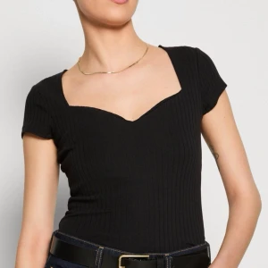 Topp  - Säljer denna söta topp från märket Anna Field som finns på Zalando. Nästan aldrig använd! Kom privat för fler bilder eller frågor🩷