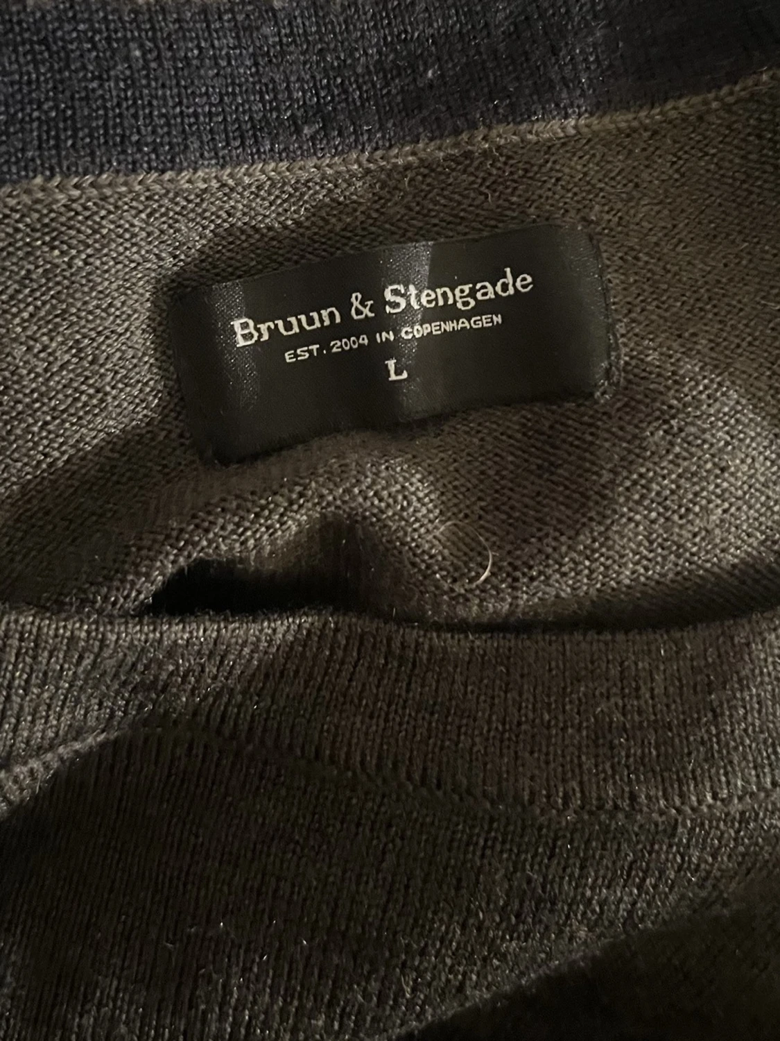 Mörkgrå stickad tröja från Bruun & Stengade - 5