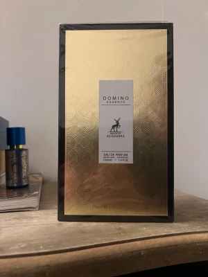 Oöppnad Maison Alhambra 05 Domino Essence Eau de Parfum 100ml - Maison Alhambra - 05 Domino.  Eau de Parfum. 100 ml. Öoppnad. 