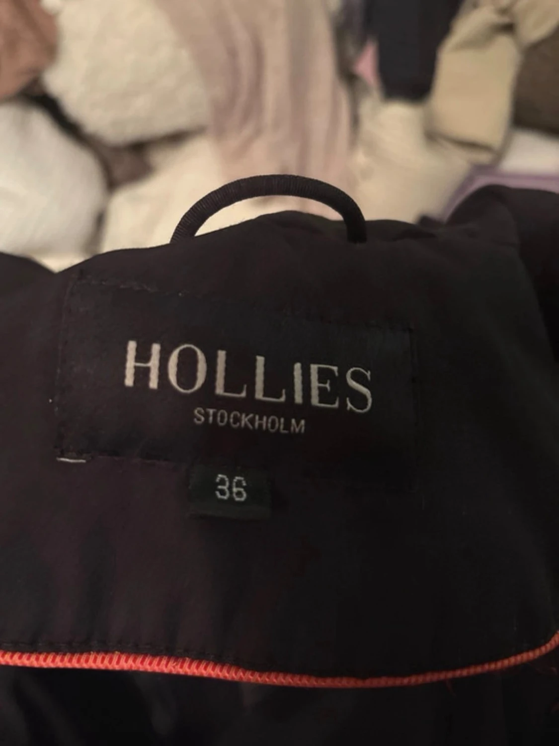 Svart lång dunjacka från Hollies - 6