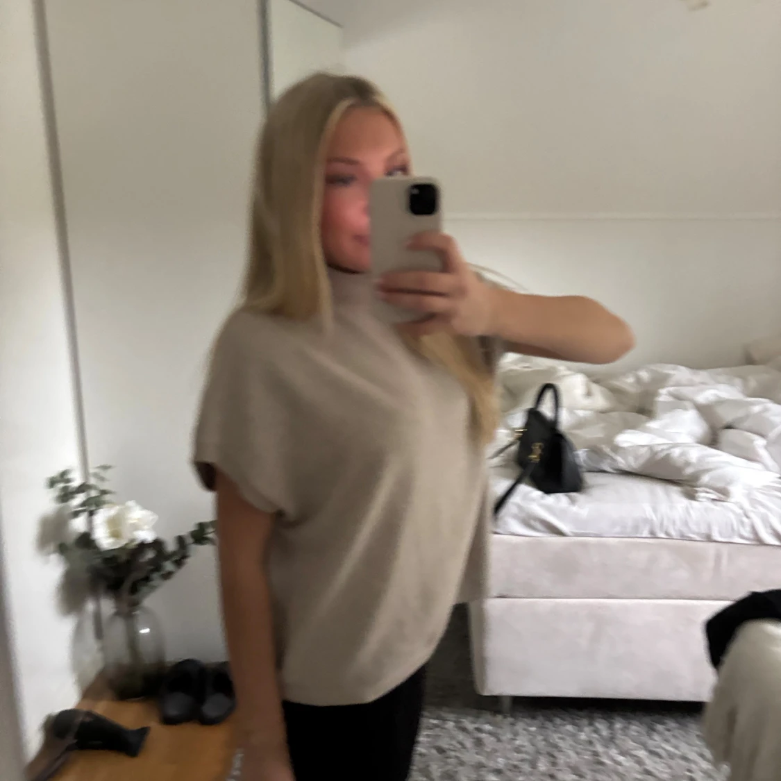 Beige stickad ärmlös tröja - 4