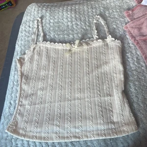 Spets linne - Super fint spets linne helt nytt