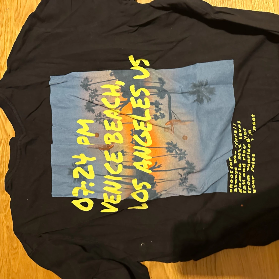 Svart t-shirt med Venice Beach-tryck - 1