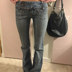 Jeans  - Så coola vintage jeans, lite slitna längst ned💞