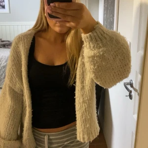 Kofta från Lindex  - Jättefin men ganska nopprig därav priset🥰