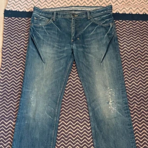 Number (N)ine aw07 pain denim - Number (n)ine aw07 pain denim. Ovanligaste storleken som finns därav priset. Midja 45cm. Bra skick men lite små defekter. Nfs