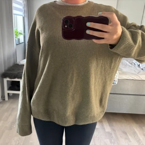 Kashmir tröja - Säljer min militär gröna kashmir tröja från Zara! Ur snygg!🌟🌟🌟