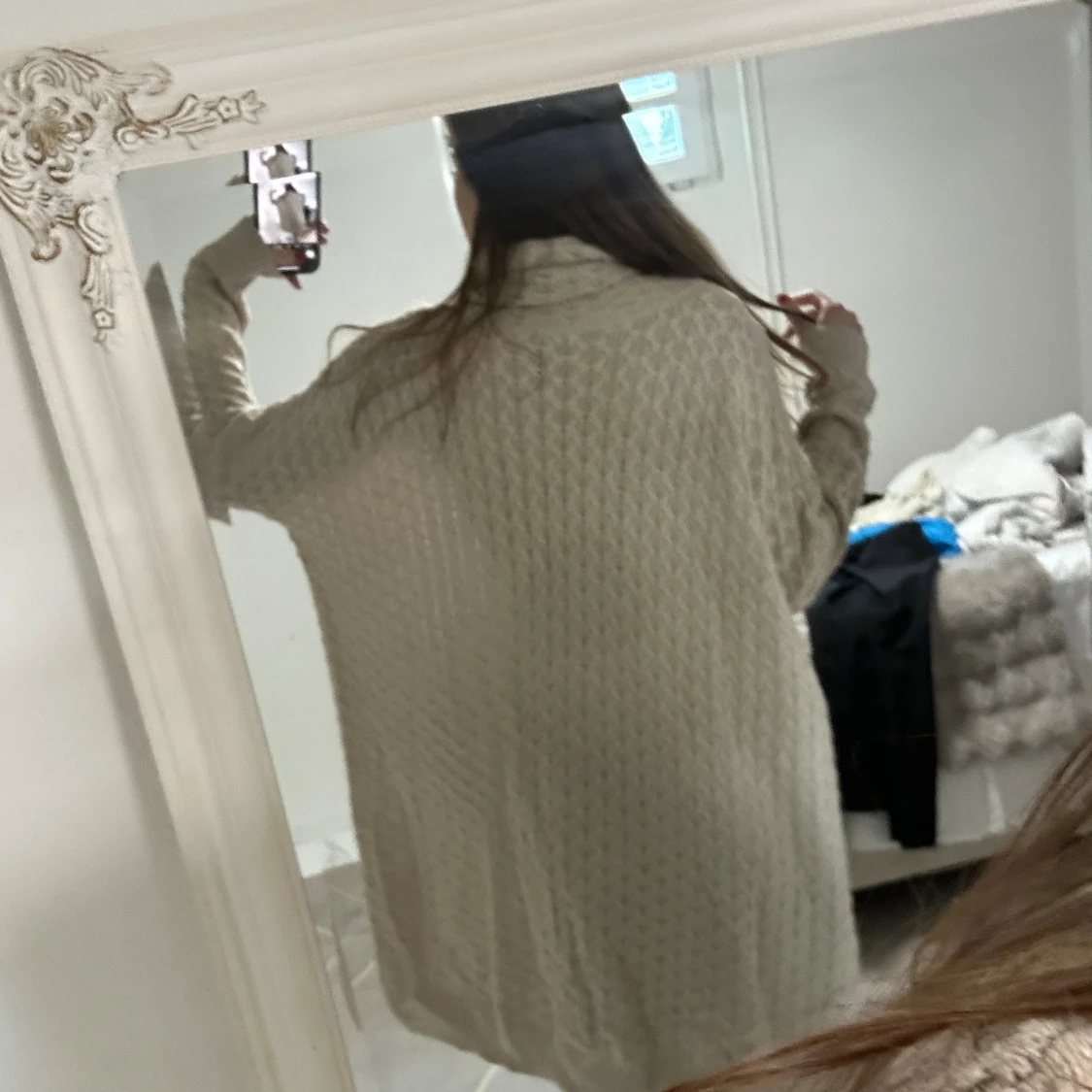Beige stickad klänning från H&M - 1