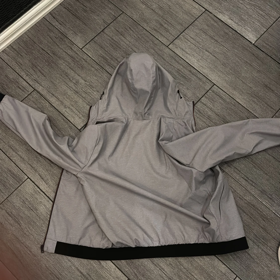 Ljusgrå vindjacka från Jack & Jones - 2