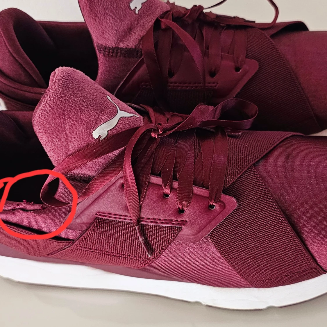 Vinröda sneakers från Puma strl 42 - 3