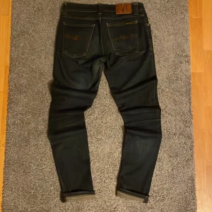 Nudie jeans - Nudie jeans skinny lin, storlek w28 l30, skick 9/10 pris kan diskuteras meddela mig vid frågor eller funderingar.
