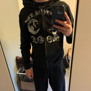 Aim For The Moon Zip Hoodie  - Storlek S, svart, bra skick. 