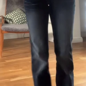 Söker!! Blå bootcut jeans  - Söker! De här jeansen från Weekday märke Cheap monday, i färgen Mabel blue. I storlek 26/32. Kontakta mig om ni har dem.