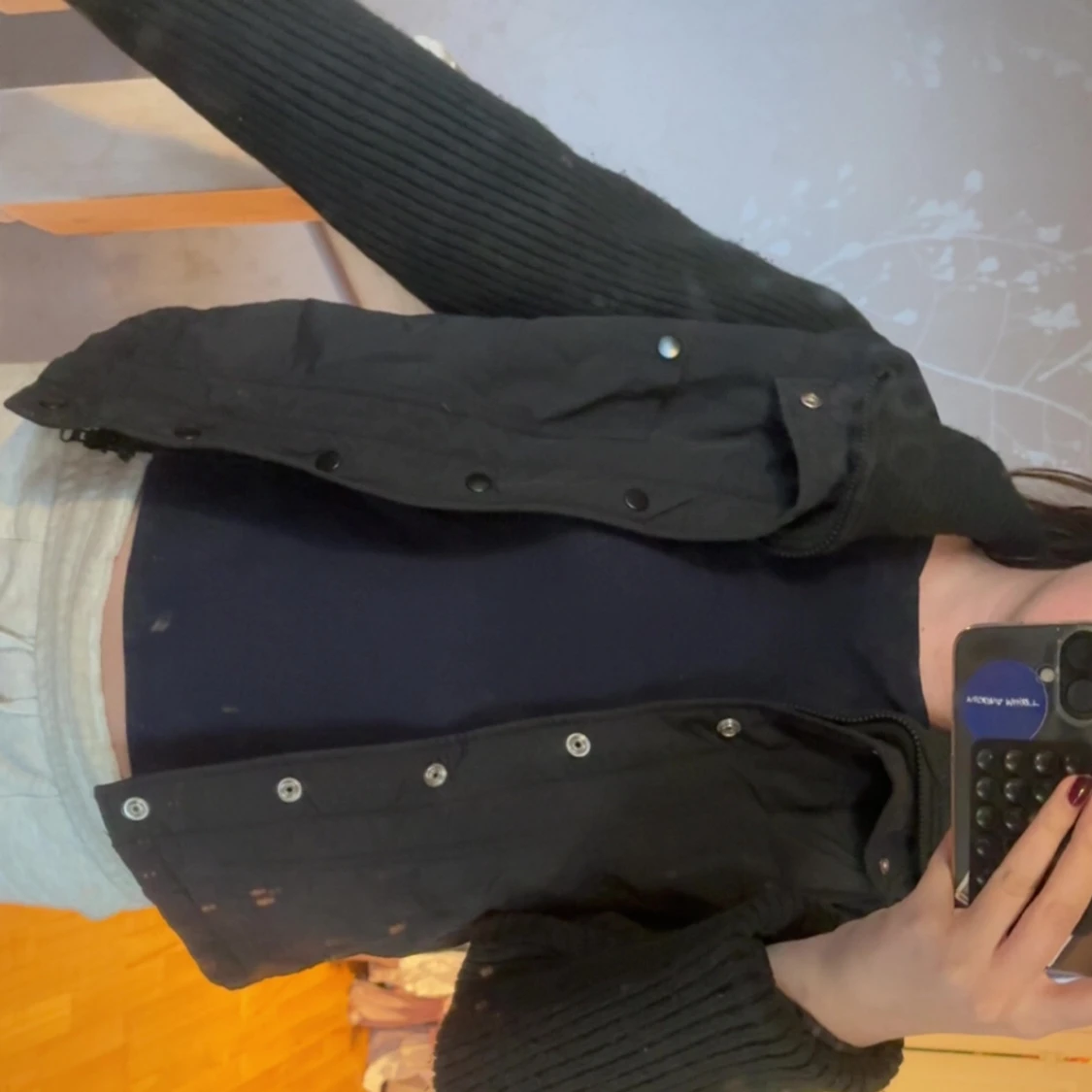 Mörkgrå jacka med stickade ärmar - 3