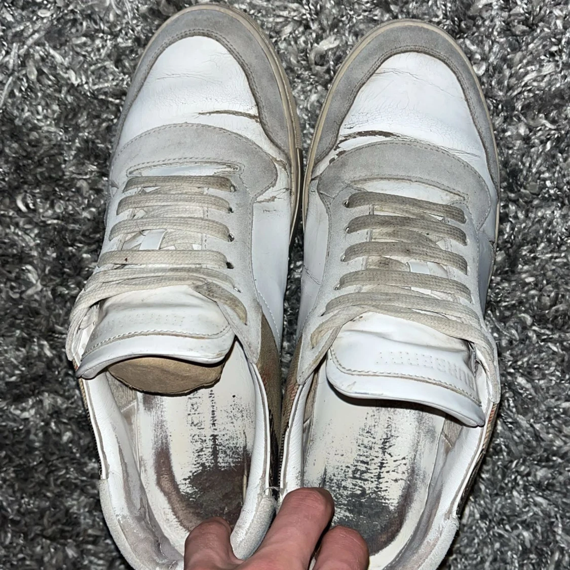 Burberry vita sneakers med rutiga detaljer - 3