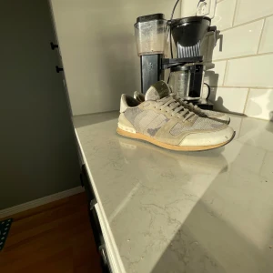 Valentino Rockrunner  - Säljer ett par Valentino Rockrunner med camouflagemönster. Riktigt feta om du frågar mig. Sicka 8/10 storlek 42