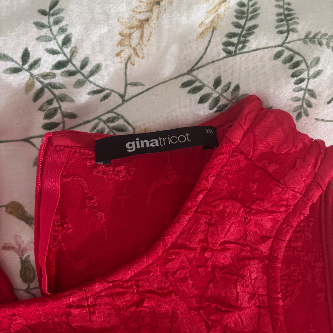 Röd klänning från Gina Tricot - 2