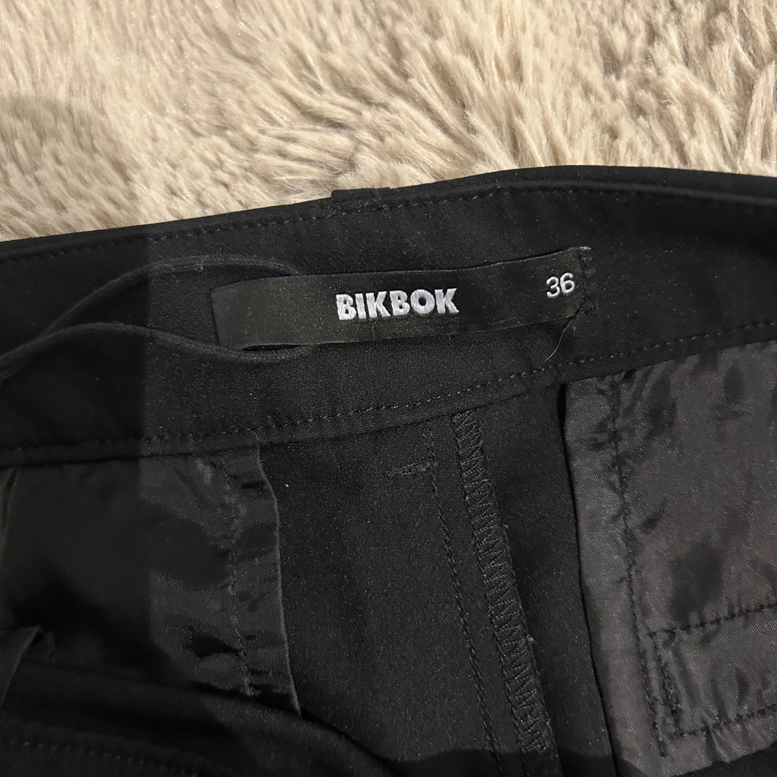 Svarta kostymbyxor med raka ben - 4