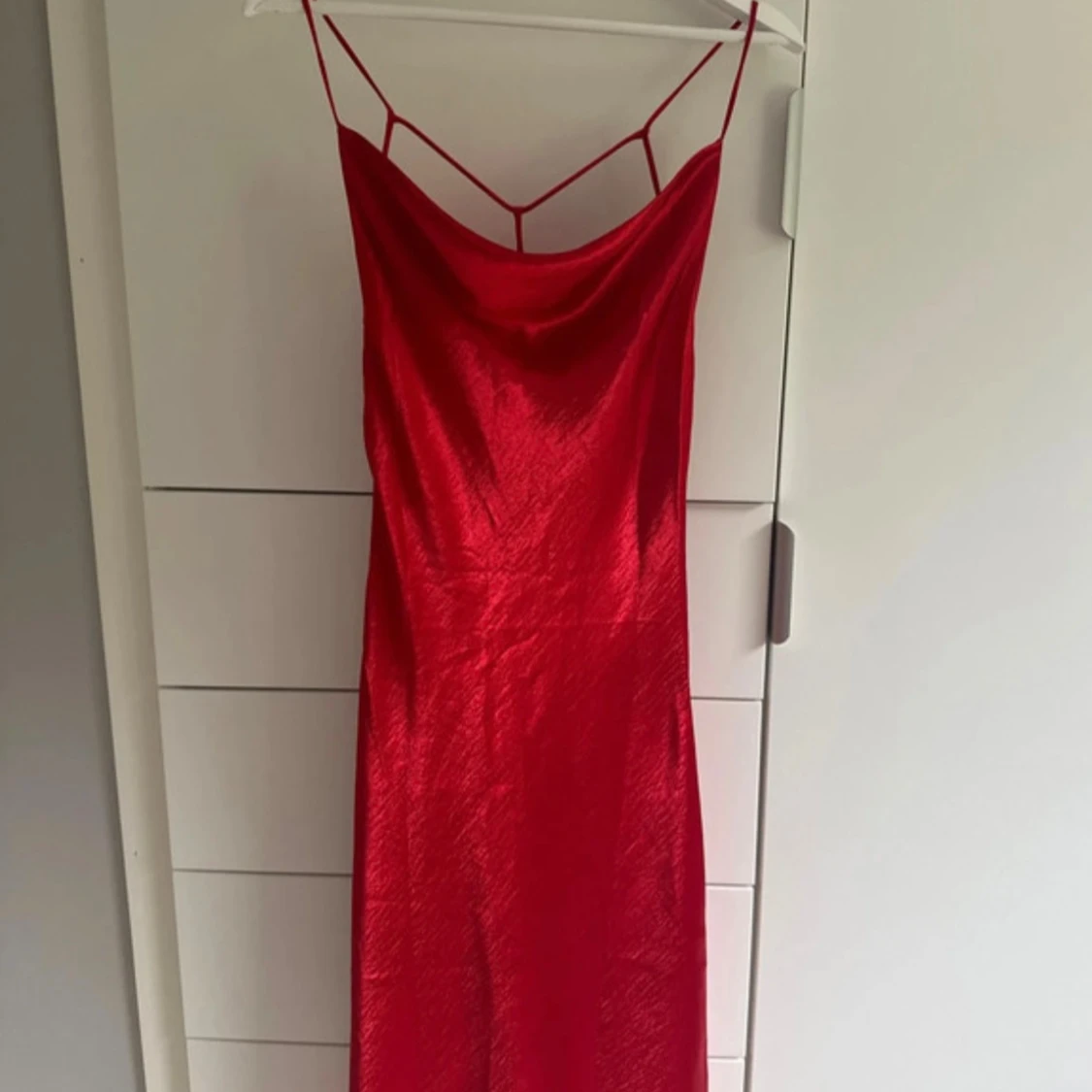 Röd långklänning från Gina Tricot