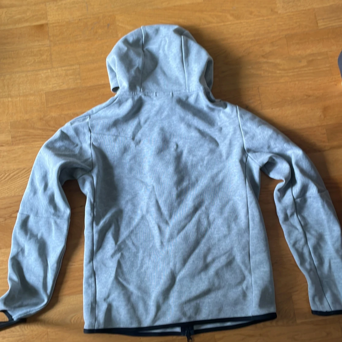 Grå Tracksiut med huva från Nike - 3