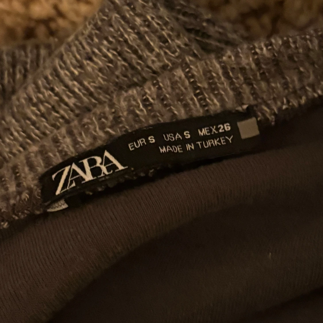 Grå croppad stickad tröja från Zara - 2