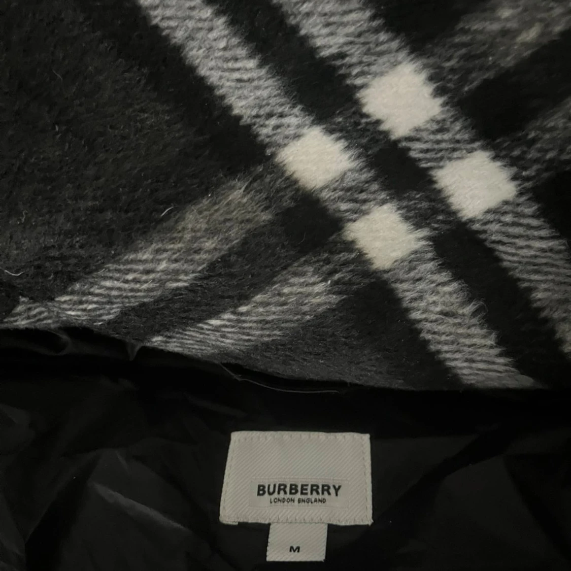 Svart dunjacka från Burberry M - 2